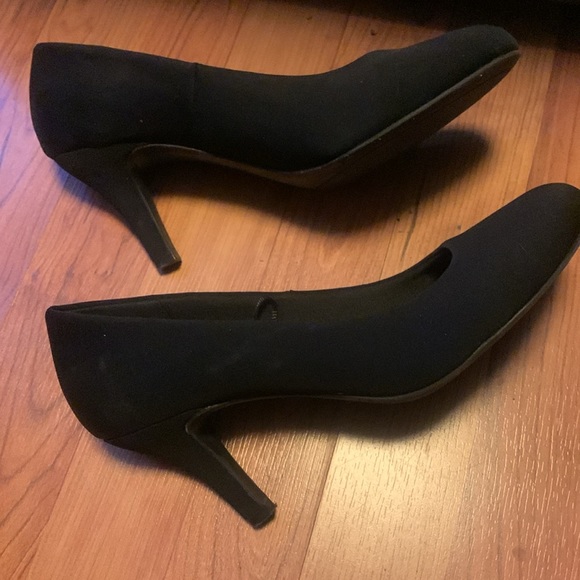 Black Heels - Picture 2 of 4